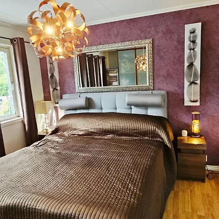 Spacious House With Stunning Mountain Views